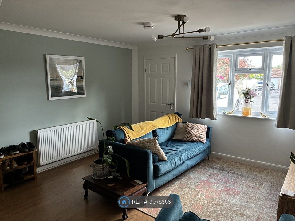 Property photo 1 of 33 Living Room