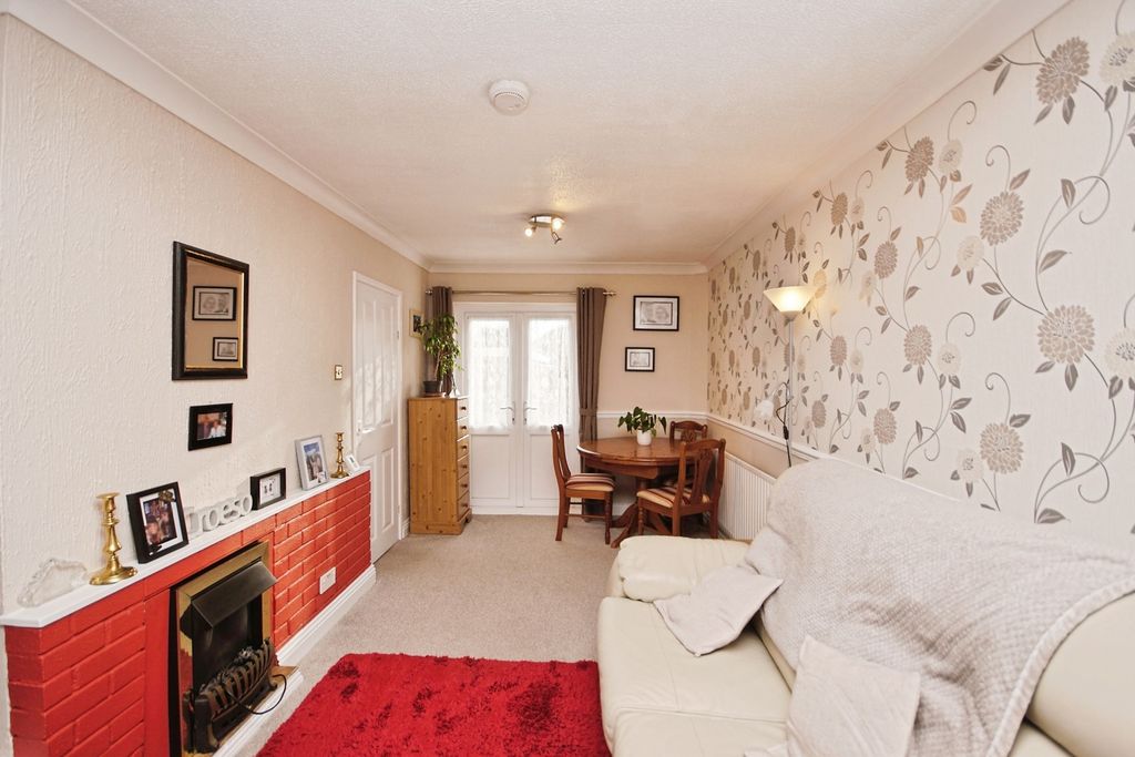 Property photo 3 of 27 Lounge