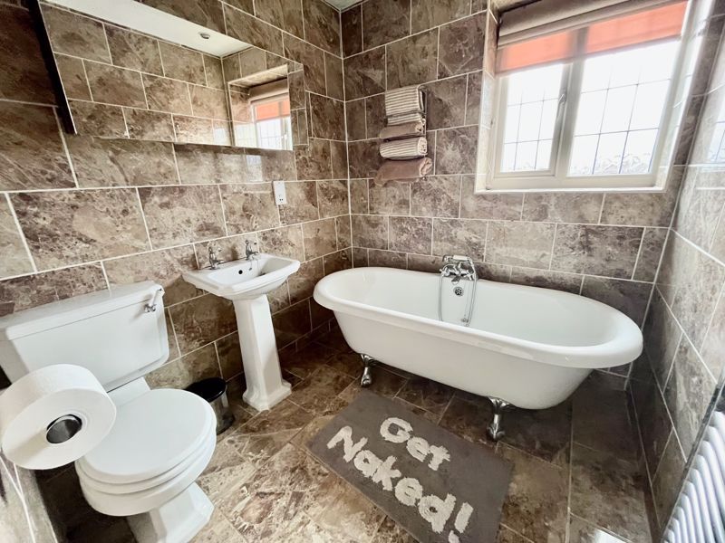 Property photo 2 of 17 Family Bathroom