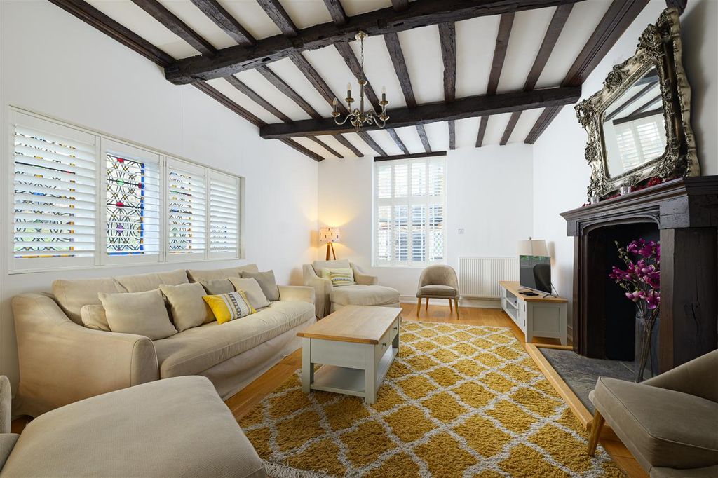 Property photo 2 of 33