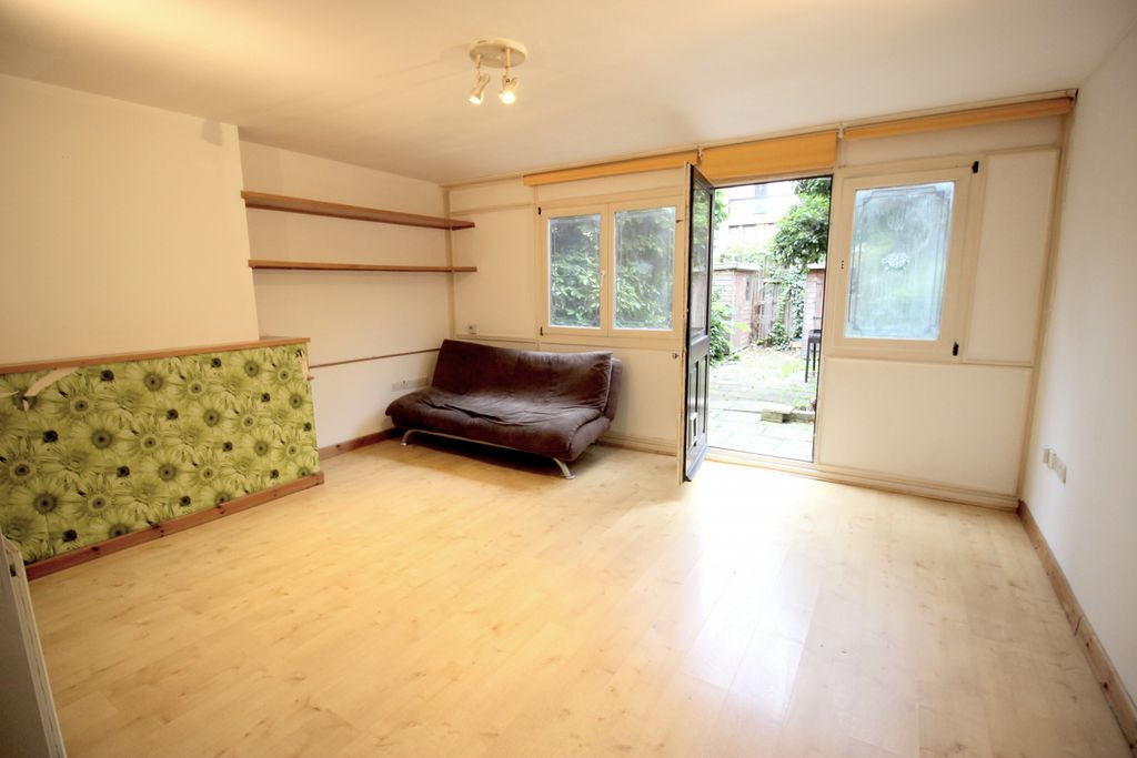 Property photo 1 of 13 Large 3 Bedroom Maisonette For Rent In Docklands Canary Wharf