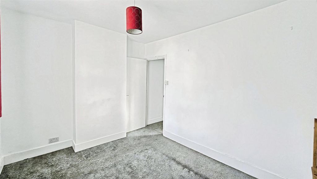 Property photo 3 of 9 40c9764d-E5313Be4-Img-20260417-Wa0065.Jpg