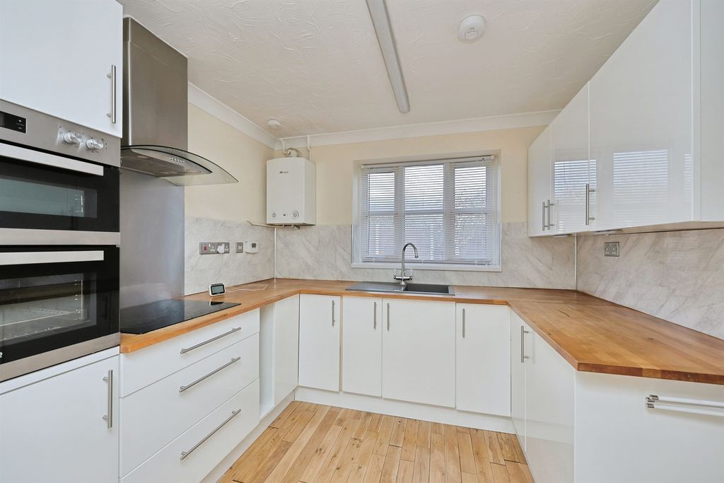 Property photo 3 of 18