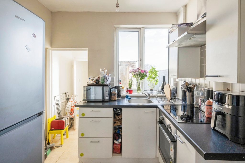 Property photo 3 of 16 Kitchen