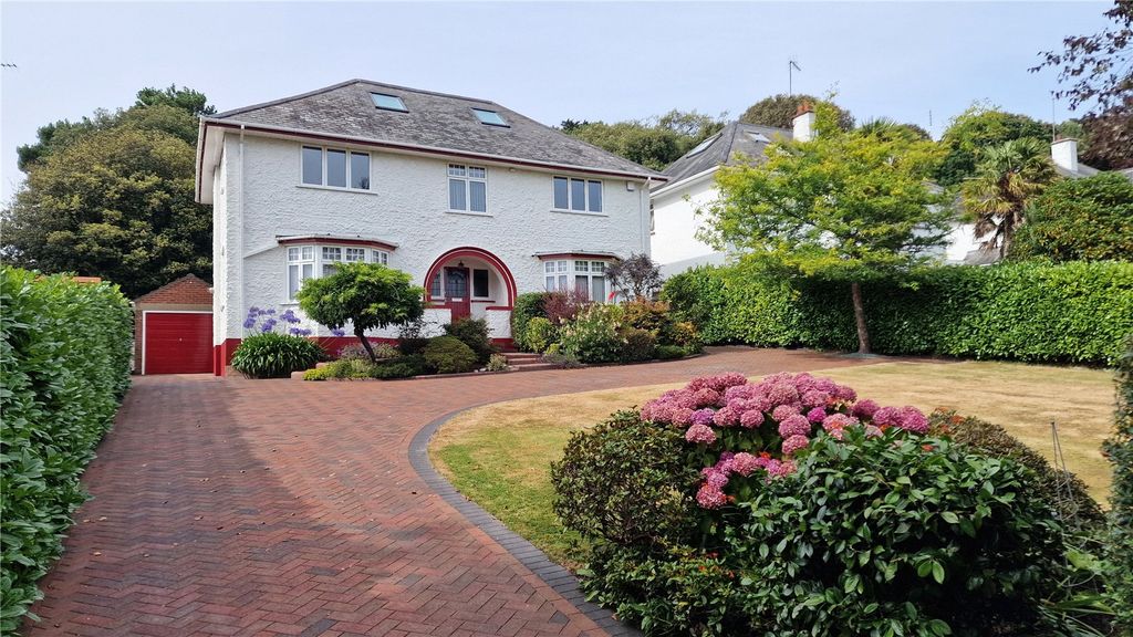 Property photo 1 of 22 Springfield Crescent