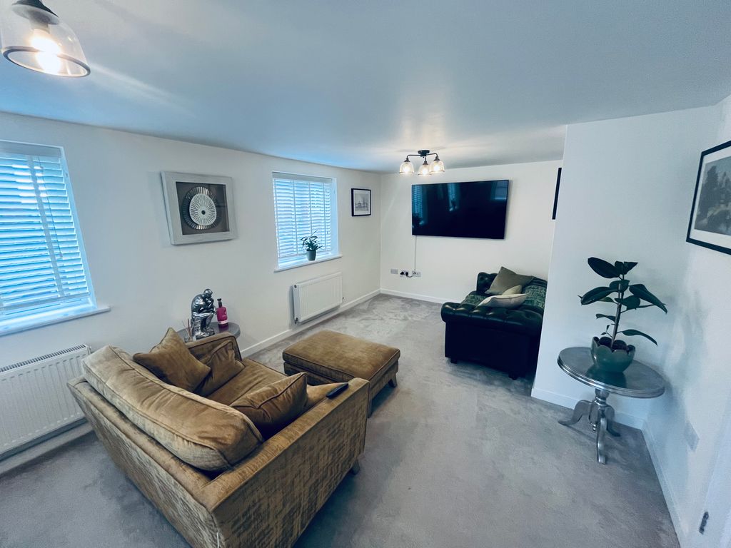 Property photo 2 of 7 Living Room