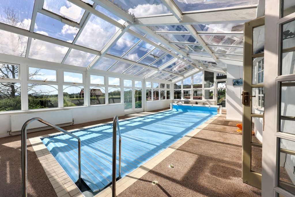 Property photo 2 of 42