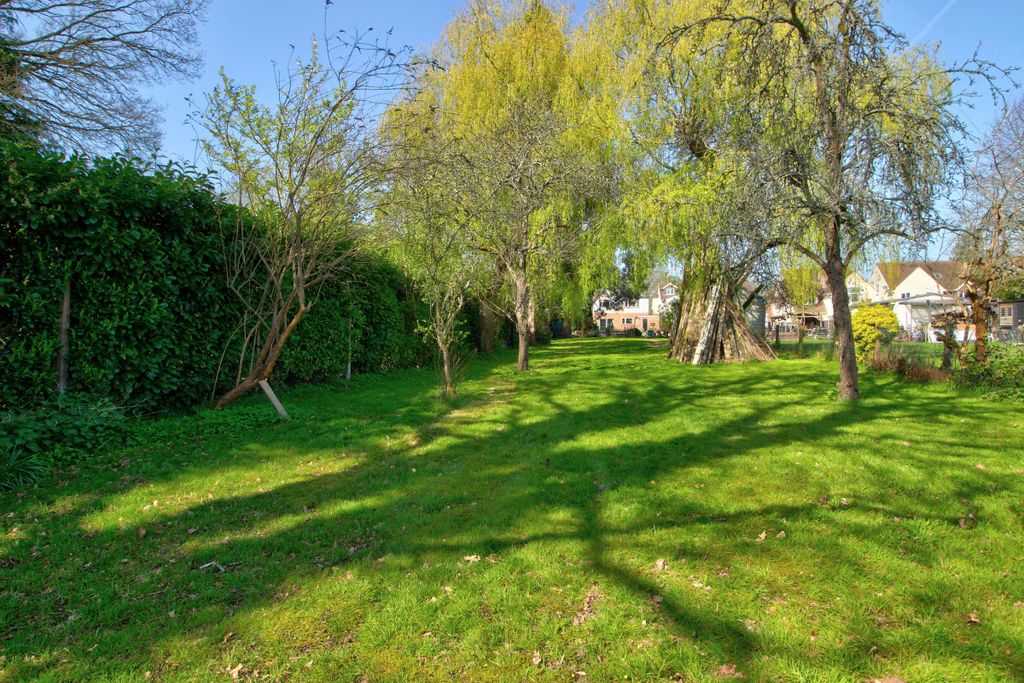 Property photo 2 of 21
