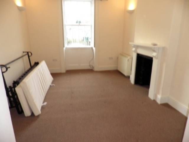 Property photo 3 of 6 Studio