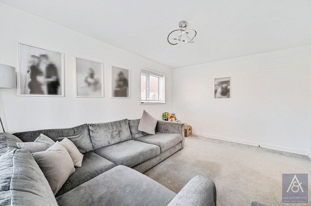 Property photo 3 of 21 Pbox-Img.Jpg