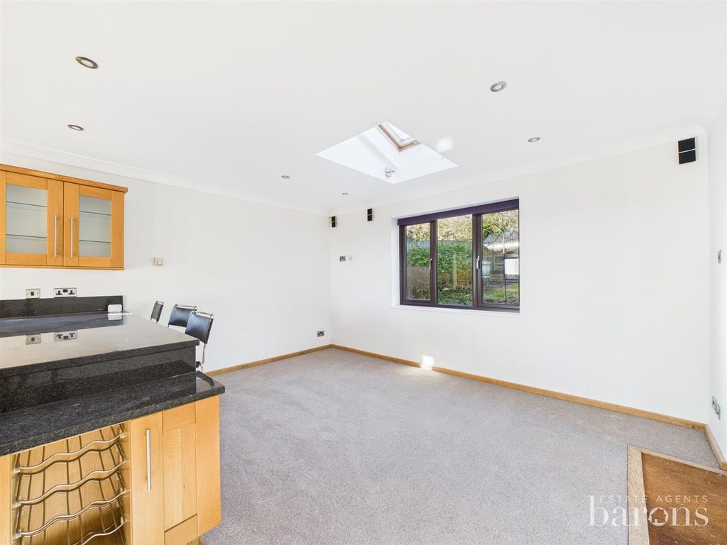 Property photo 3 of 27 Cam05500G0-Pr0105-Still024.Jpg