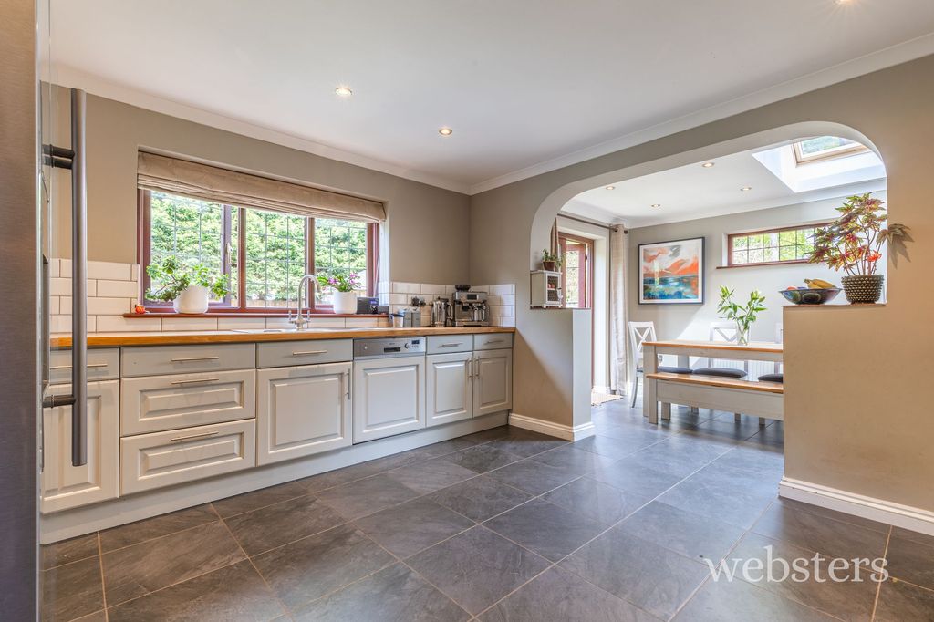 Property photo 2 of 32