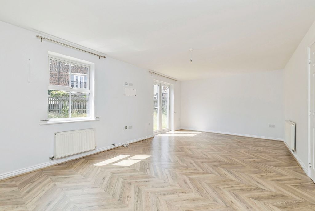 Property photo 3 of 19 Pbox-Img.Jpg