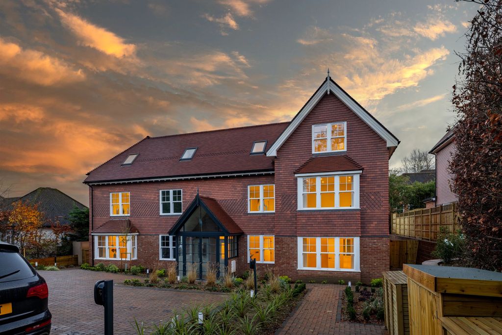 Property photo 1 of 23