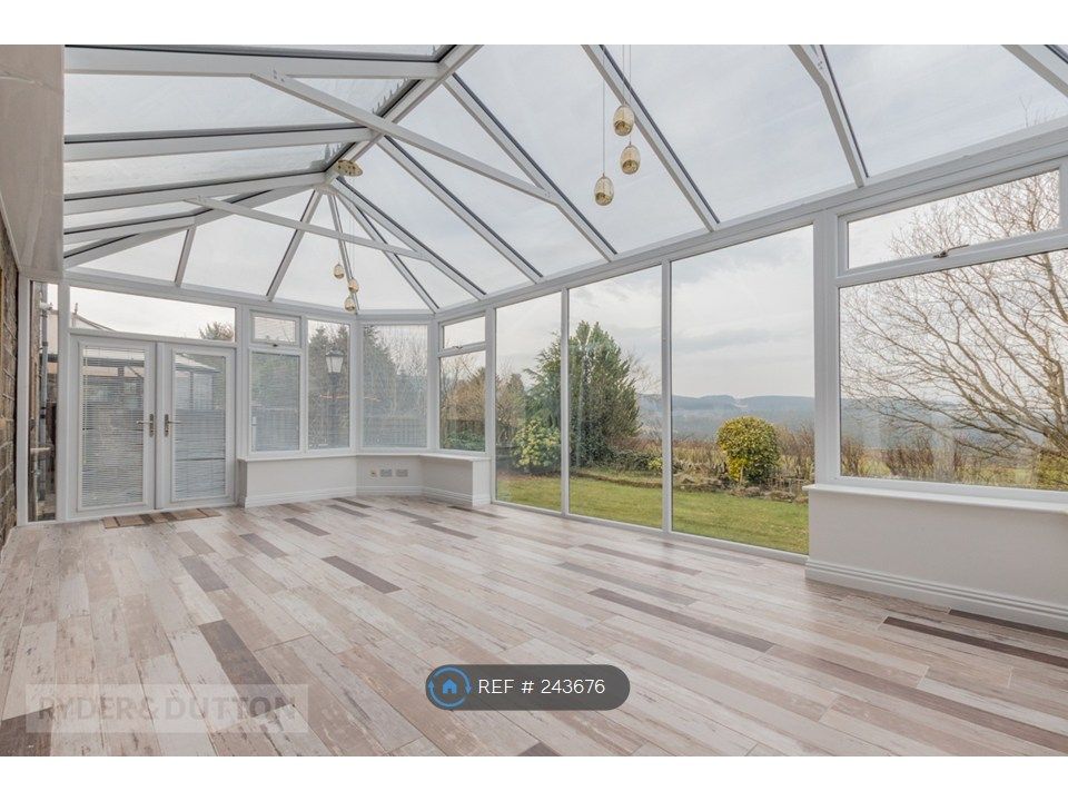 Property photo 2 of 33 Conservatory (Underfloor Heating)