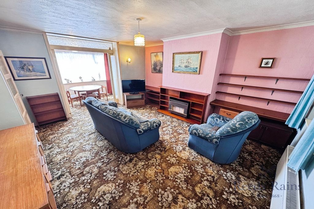 Property photo 2 of 19 Living Room
