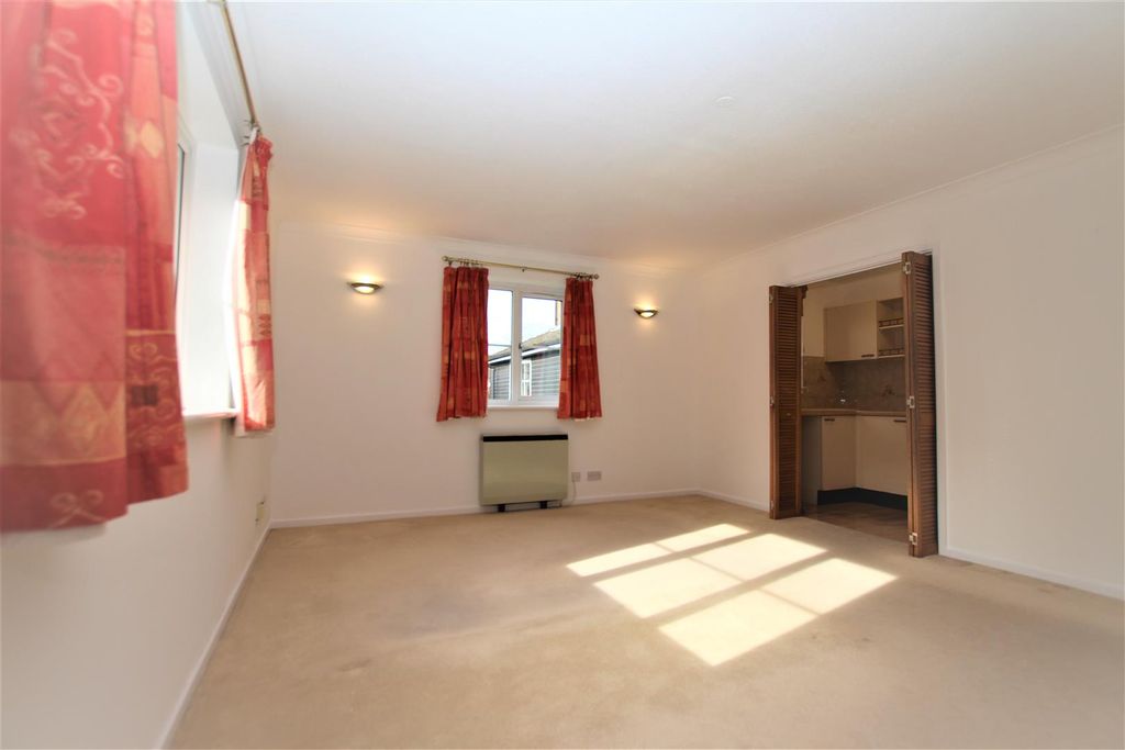 Property photo 3 of 11