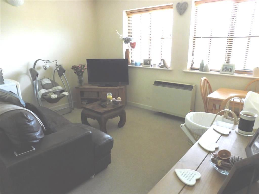 Property photo 2 of 5 Living Room