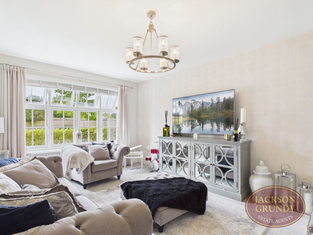 Property photo 3 of 22 Donnington Close