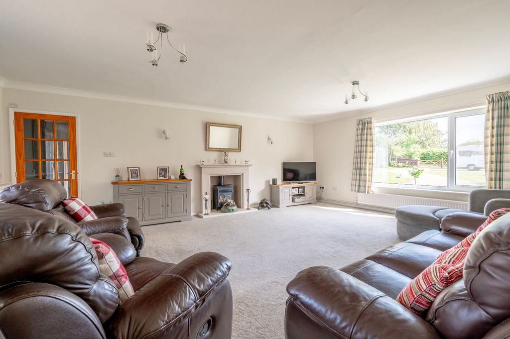 Property photo 3 of 29