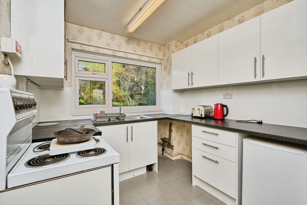 Property photo 3 of 17 Kitchen