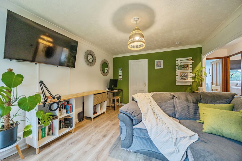Additional image 4 of 2 bed flat for saleSpottiswoode Gardens, Livingston EH53