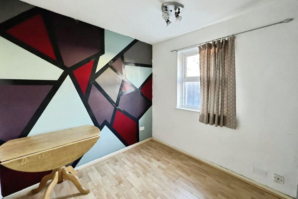 Property photo 3 of 9 Bedroom