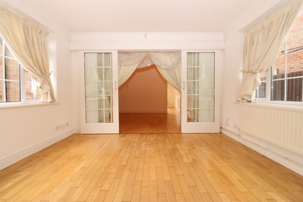 Property photo 3 of 28 Gallery