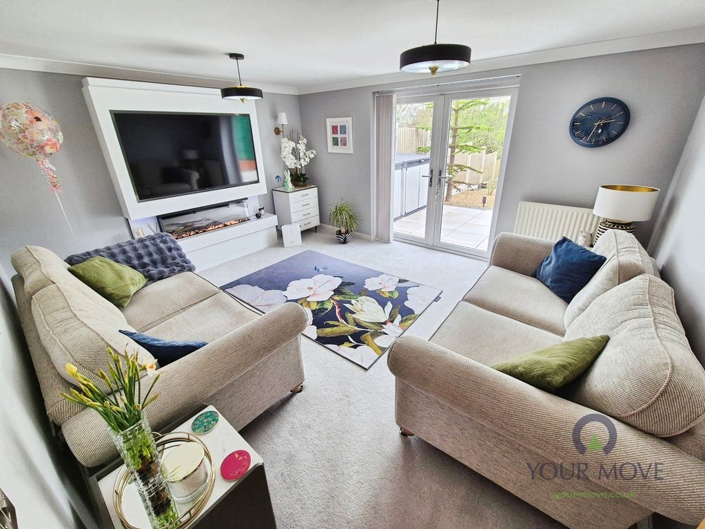 Property photo 2 of 18 Lounge