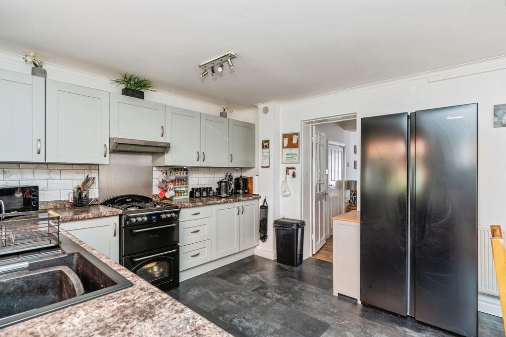 Property photo 3 of 24 Pbox-Img.Jpg