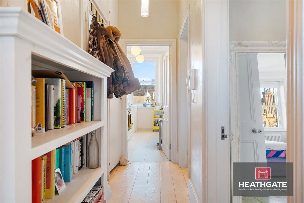 Property photo 3 of 12 Picture-No-09-88