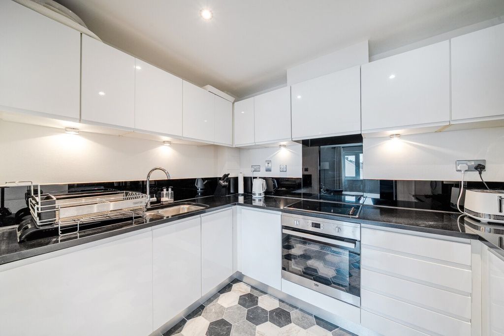 Property photo 3 of 11 Picture No. 15