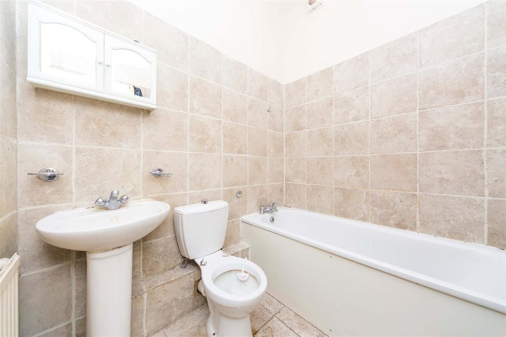 Property photo 3 of 4