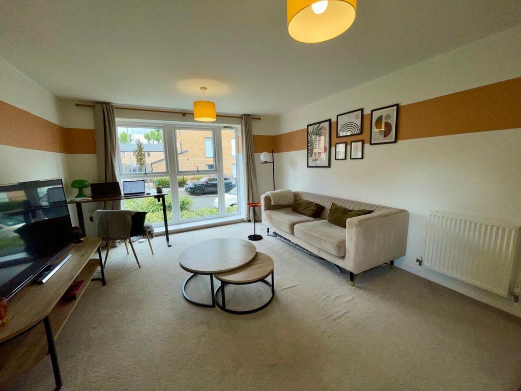 Property photo 2 of 12 Lounge1