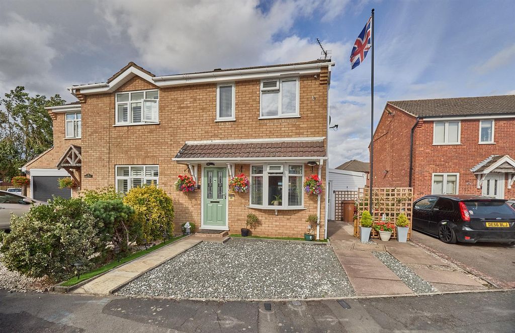 Property photo 1 of 11 28 Severn Avenue Hk 11.Jpg