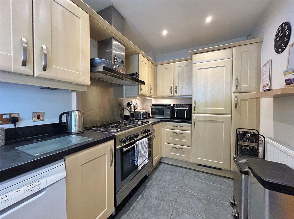 Property photo 2 of 22 Kitchen