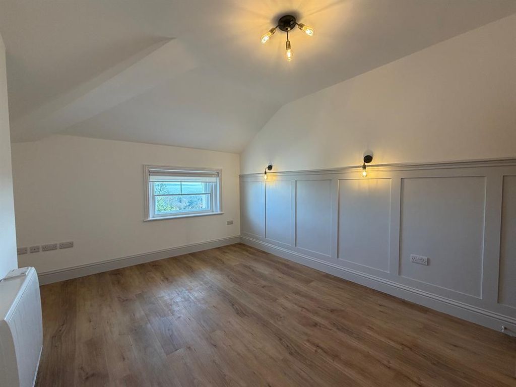 Property photo 3 of 11 Photo 10