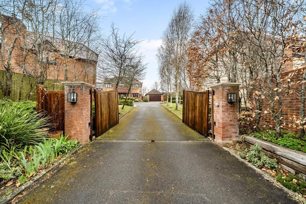 Property photo 2 of 20 Entrance