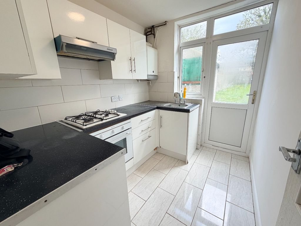 Property photo 3 of 12 5101553