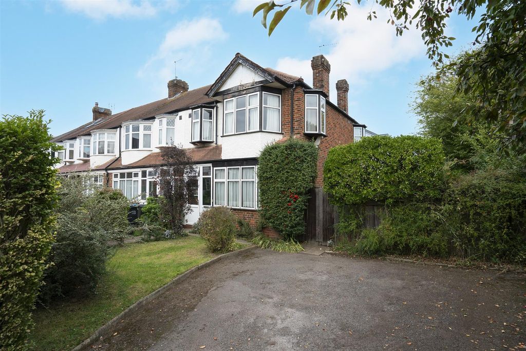 Property photo 3 of 8 Orchard Close Sw20 External