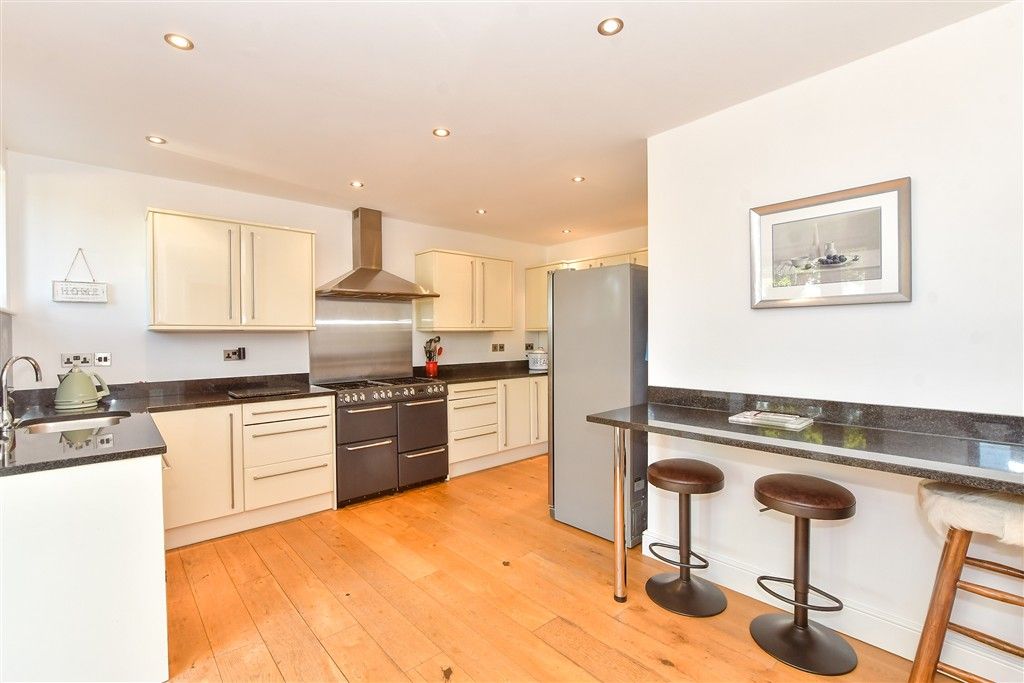 Property photo 2 of 16 Kitchen