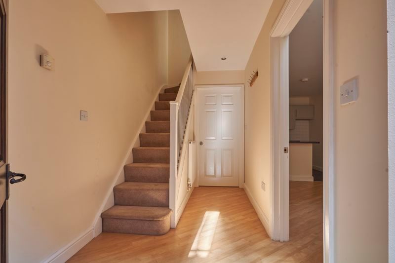 Property photo 2 of 7 Hallway