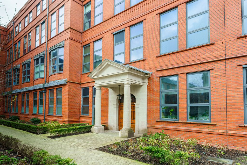 Property photo 1 of 30