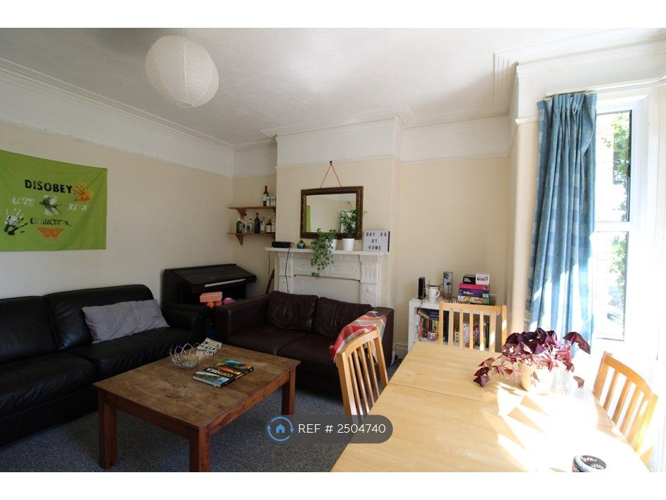 Property photo 2 of 24 Communal Lounge