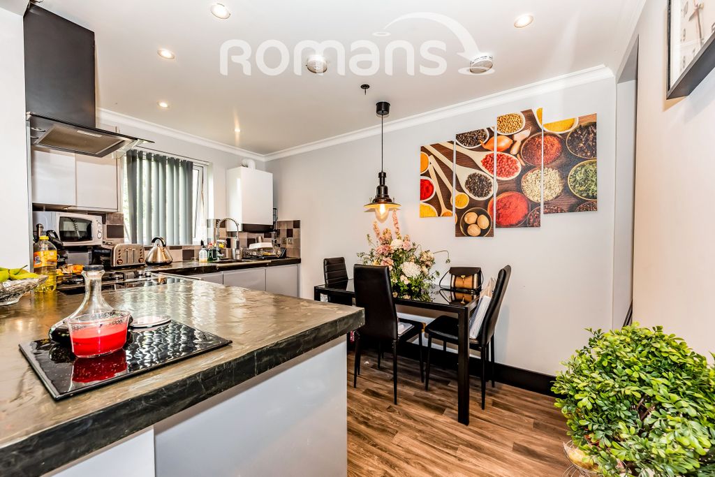 Property photo 1 of 8 Kitchen Alt