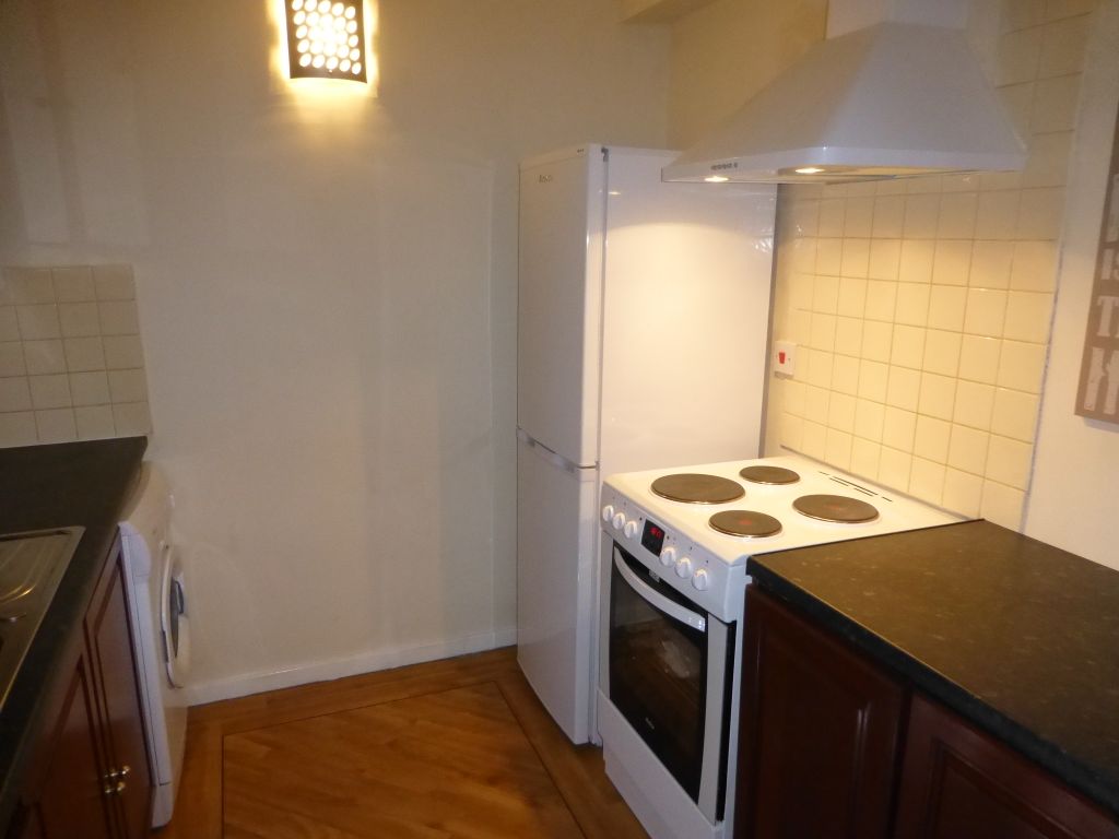 Property photo 3 of 8 Kitchen