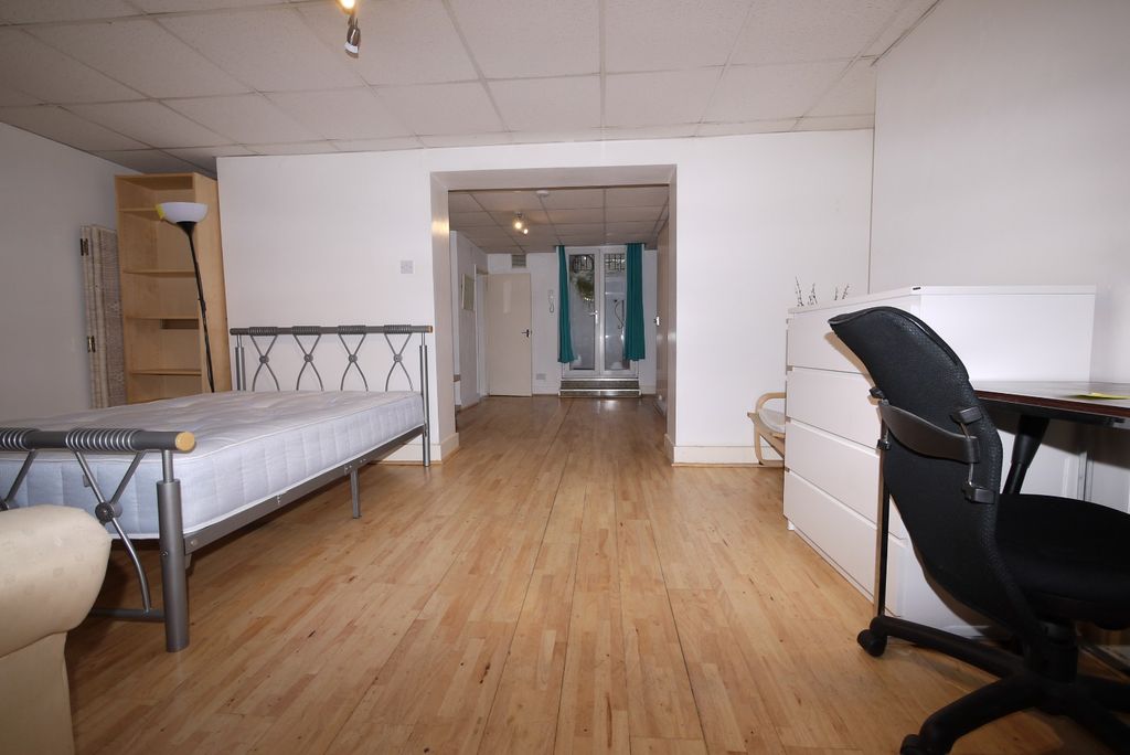 Property photo 3 of 8 5005022