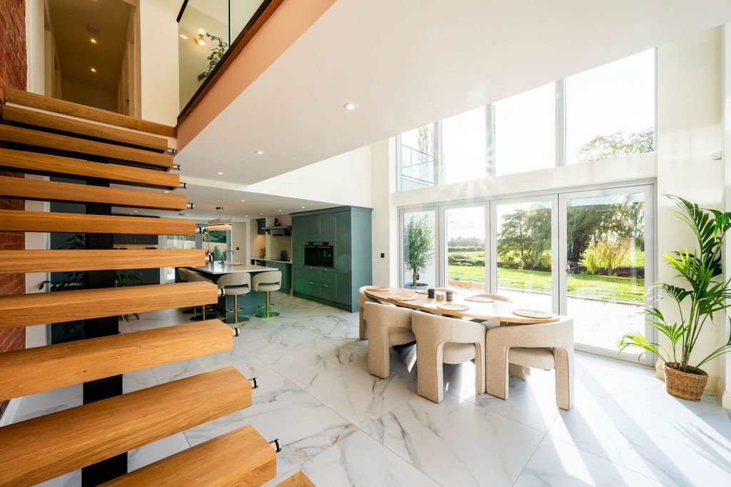 Property photo 3 of 44