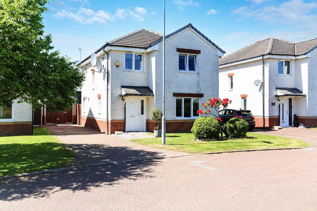 Property photo 1 of 18 External