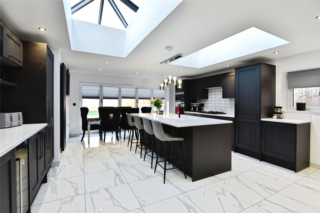 Property photo 2 of 25 Picture No. 17